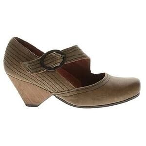 John Fluevog Maryjane Heels Gray Beige Retro Buckle Square Toe Block Heel Wooden